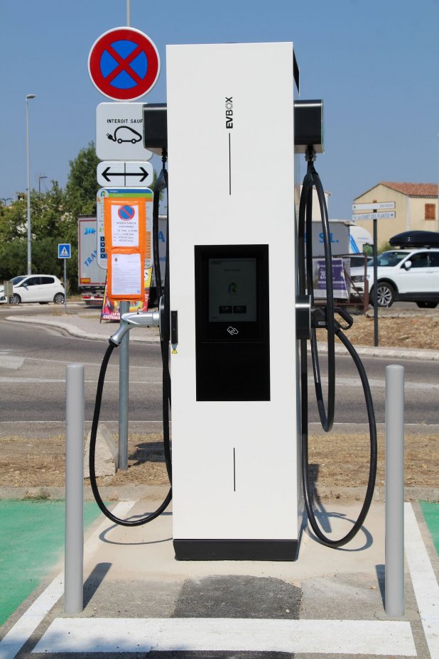 Installation de bornes de charge rapide - Remoulins, Nmes, Aimargues et Vic le  Fesq